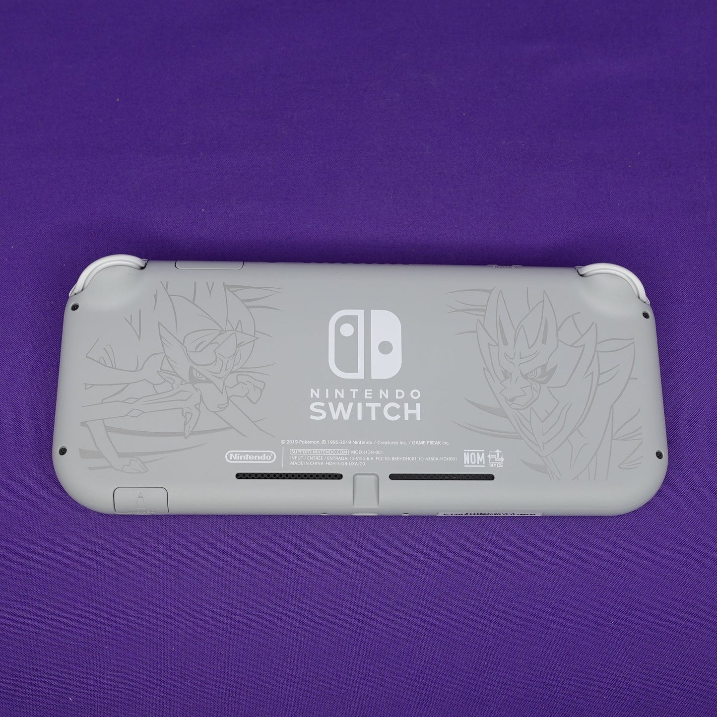 Nintendo Switch Lite // Zacian & Zamazenta Edition