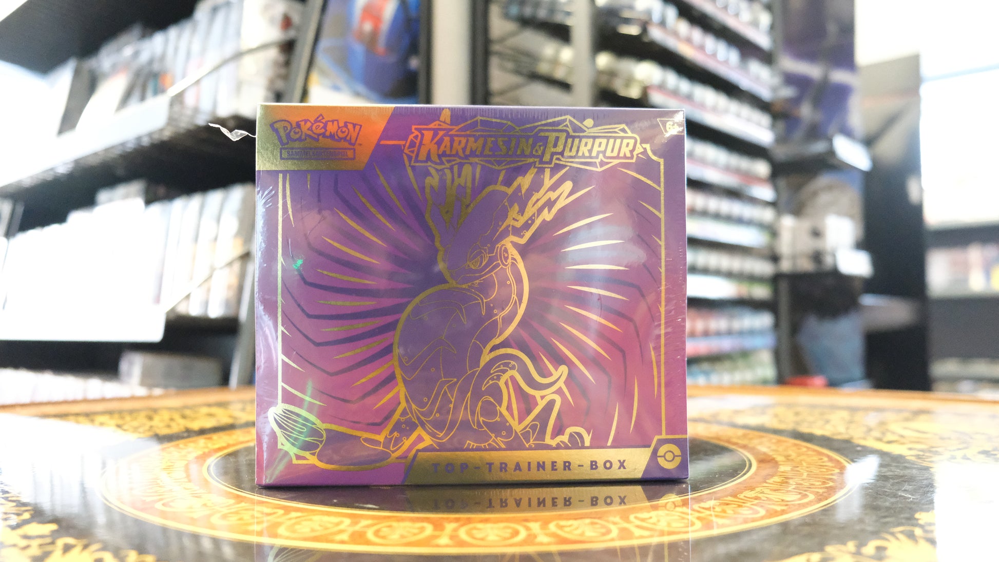 Pokémon // Karmesin & Purpur // Top Trainer Box - Glitchless Game Store